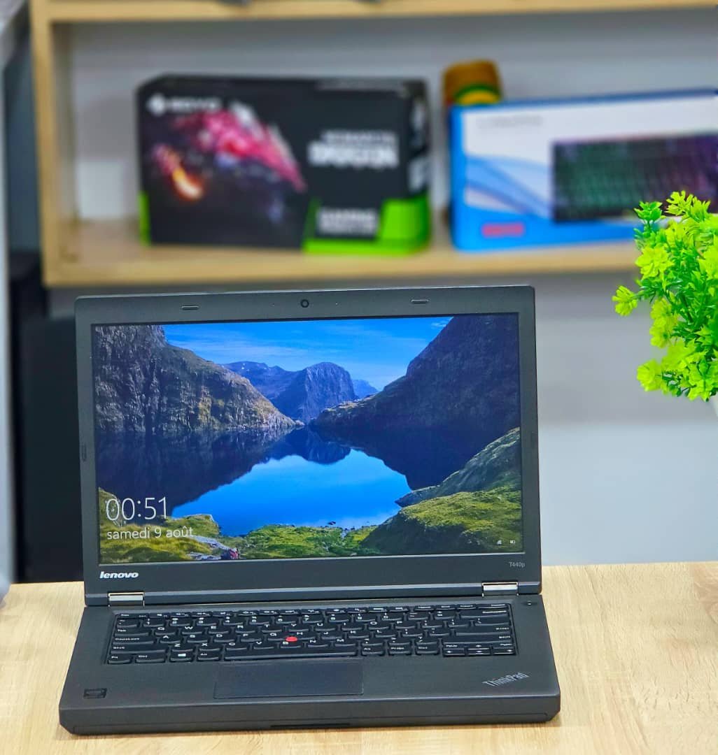 Vignette 2 : LENOVO THINKPAD T440p core i5 bien clean, Pc très résistant et très performant