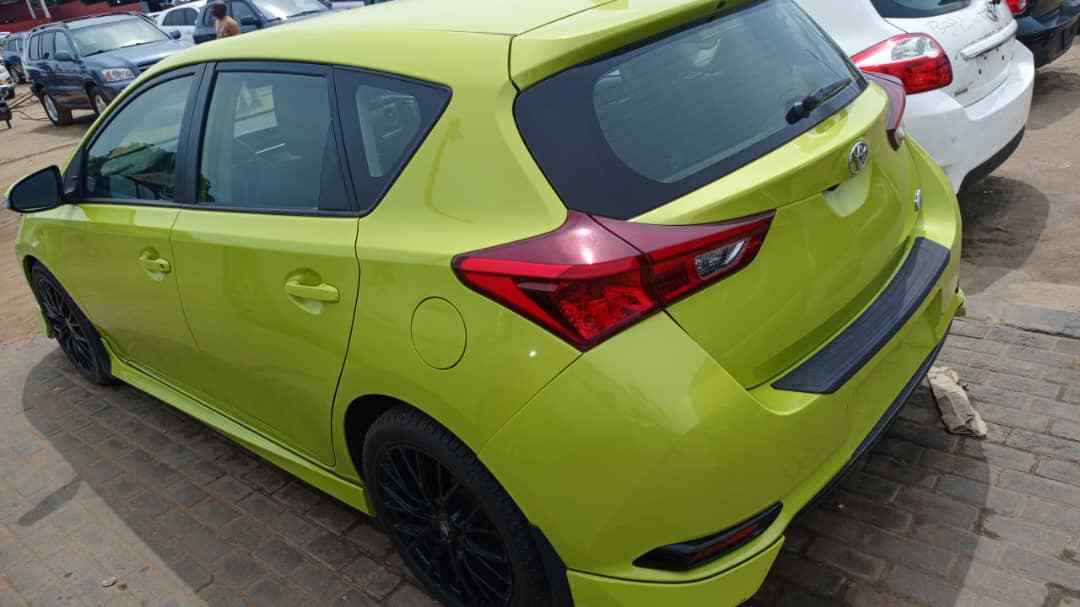 Vignette 2 : Toyota Corolla verso année 2017
