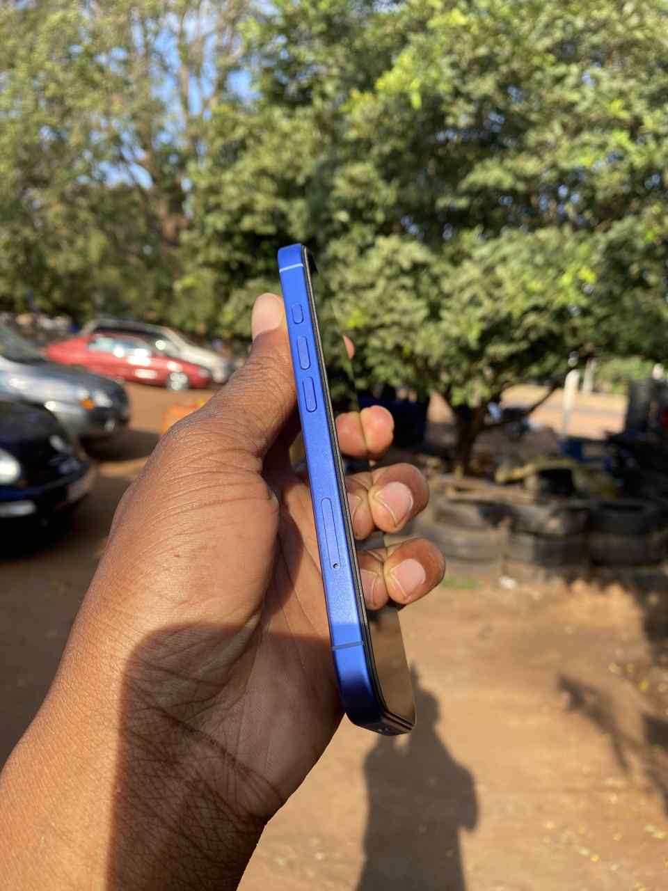 Vignette 3 : iPhone 16 Bleu
